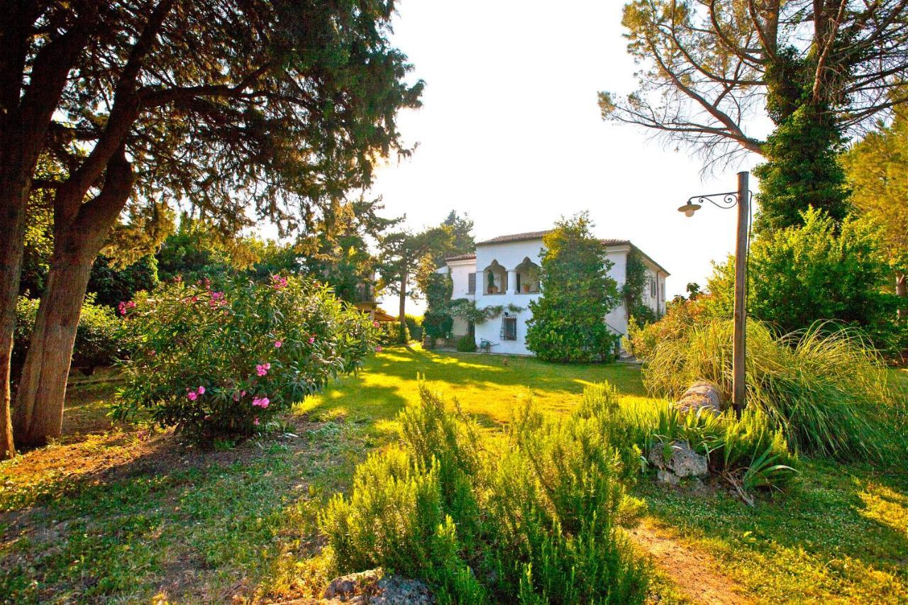 Agriturismo "Borgo Madonna Degli Angeli" - Charming Cottages In The Gardens ! Tocco da Casauria エクステリア 写真