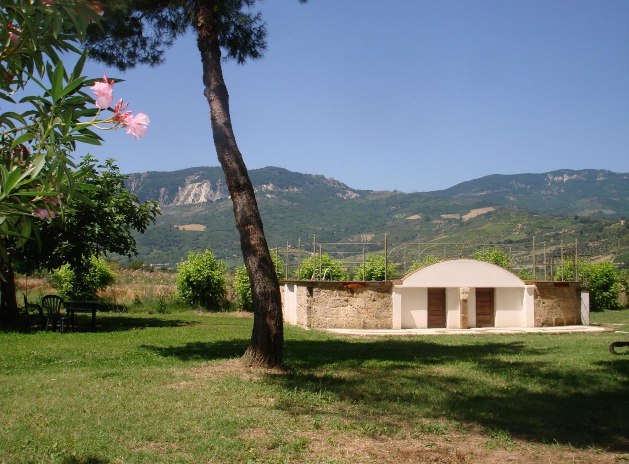 Agriturismo "Borgo Madonna Degli Angeli" - Charming Cottages In The Gardens ! Tocco da Casauria エクステリア 写真